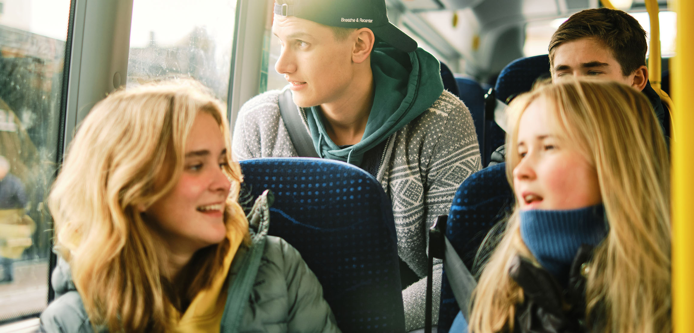 Ungdommer på bussen som er finansiert av Belønningsmidler fra Bypakke Grenland